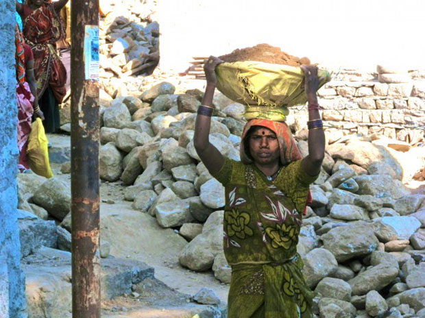 Mulher trabalhando na Índia